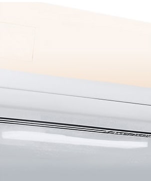 Показано крупним планом м'яке світлодіодне освітлення, яке ефективно розподіляє світло по всьому холодильнику та робить його приємним для очей.