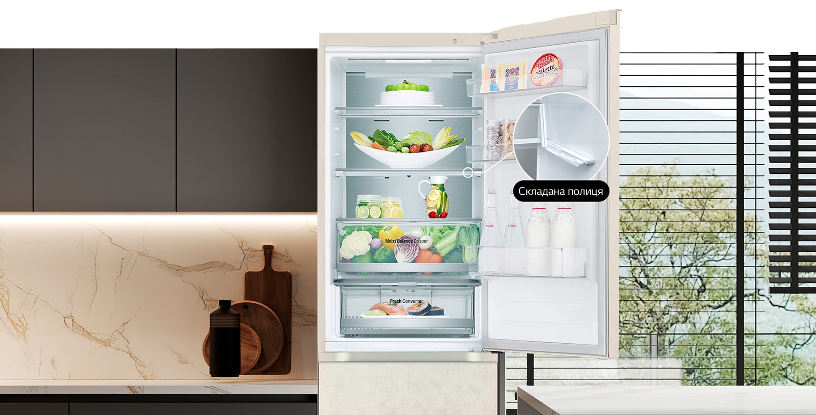  В холодильнику, який наповнений свіжими продуктами, відкриті дверцята, та демонструється наявність винної та складаної полиць.