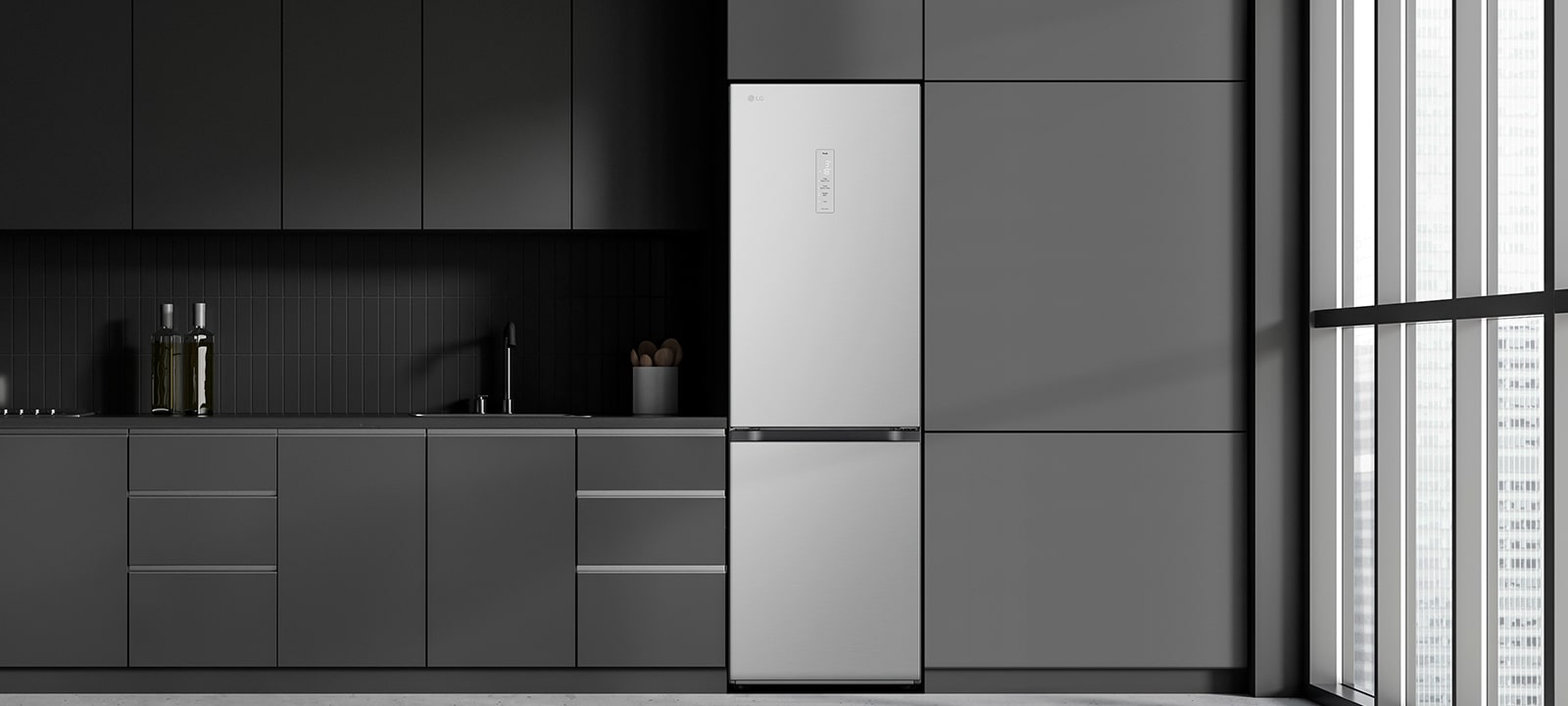  Сучасна кухня з холодильником, який ідеально вписується в кухонні шафи, нагадуючи вбудовану модель.