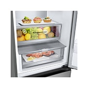 LG 344 л | Холодильник з нижньою морозильною камерою | DoorCooling+ | Інверторний компресор | Total No Frost, Вид спереду, двері холодильника відкриті (з їжею), GC-B459FNPW, thumbnail 7