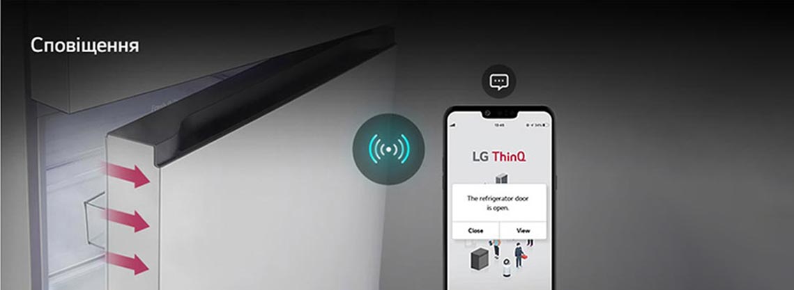 Холодильник LG із верхньою морозильною камерою з трохи привідчиненими дверцятами, поруч смартфон із сповіщенням LG ThinQ про те, що дверцята відкриті.