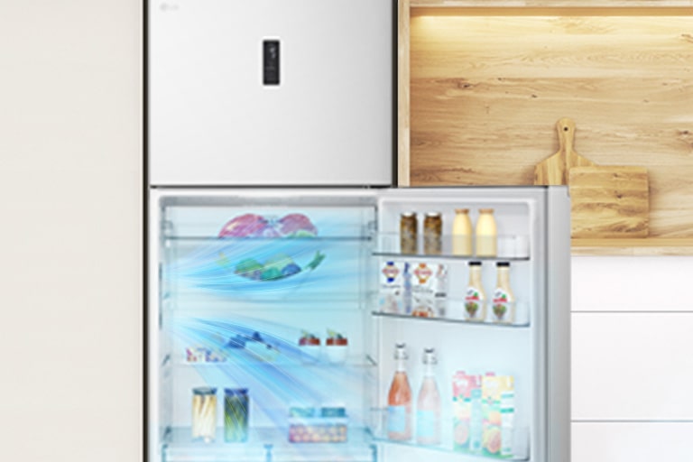 Холодильник LG із верхньою морозильною камерою з технологією Smart Fresh Air, яка зберігає свіжість продуктів, підтримуючи стабільну температуру навіть при частому відкриванні дверцят.
