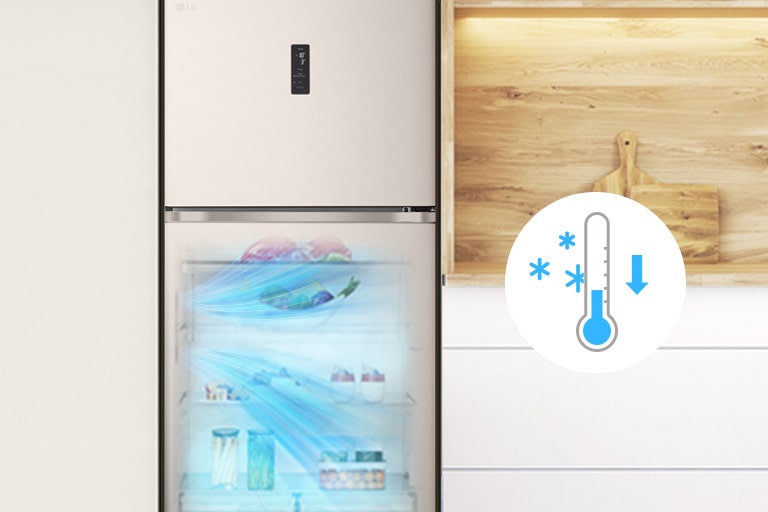 Холодильник LG із верхньою морозильною камерою з технологією Smart Fresh Air, яка знижує температуру на 1°C перед періодами інтенсивного використання для підвищення ефективності охолодження.