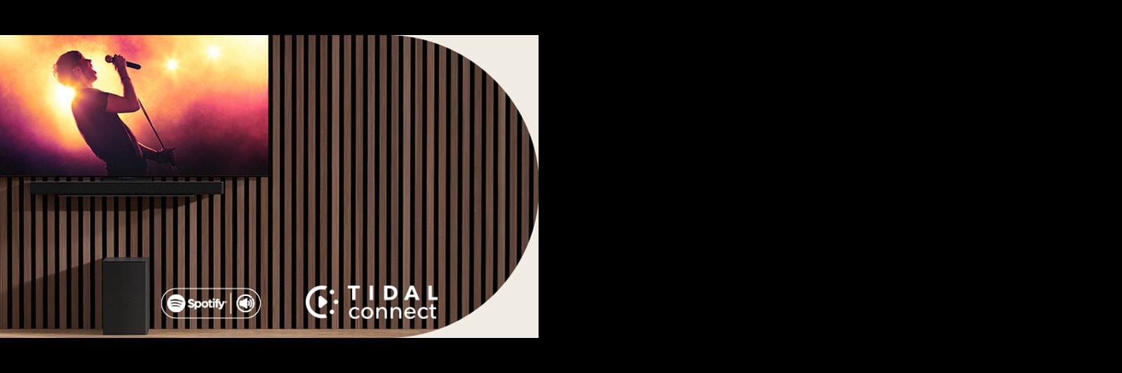 LG OLED C розміщено на стіні, унизу за допомогою ексклюзивного кронштейна прикріплено до Саундбару LG SC9S. А під ними розміщено сабвуфер. На екрані телевізора відтворюється сцена концерту.