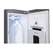 LG Парова система догляду за одягом LG Styler | TrueSteam™ | 3 речей + 1 брюки, Крупний план під кутом ліворуч на верхню частину парової шафи з розвішеними сорочкою та штанами., S3MFC, thumbnail 10