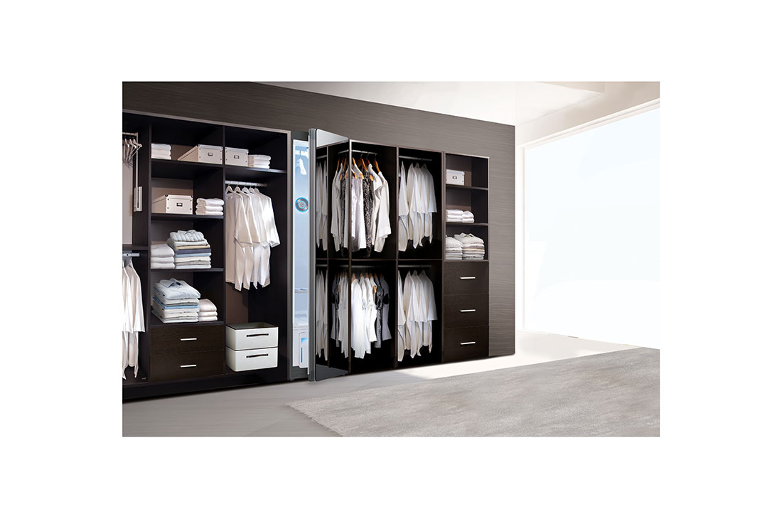 LG Парова система догляду за одягом LG Styler | TrueSteam™ | 3 речей + 1 брюки, Зображення привідкритої парової шафи в інфтер'єрі гардеробної кімнати., S3MFC, thumbnail 12