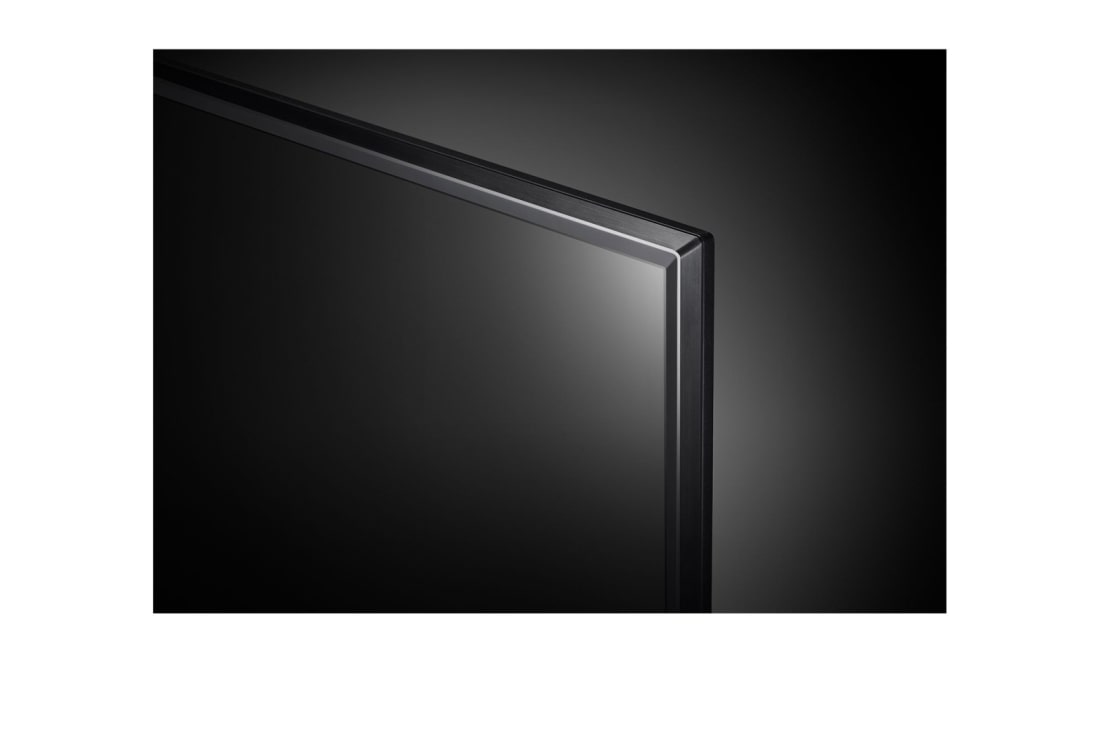 LG 65'' Ultra HD телевізор з технологією 4K Активний HDR, Пара, сидячи на дивані у вітальні, дивиться романтичний фільм по телевізору, 65UM7050PLA, thumbnail 10