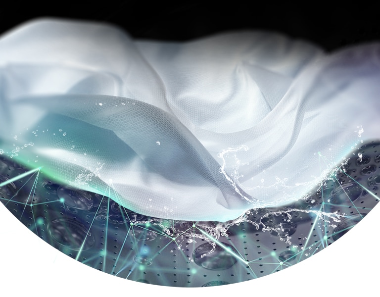 У барабані пральної машини з переднім завантаженням показаний білий шматок тканини, який перуть.