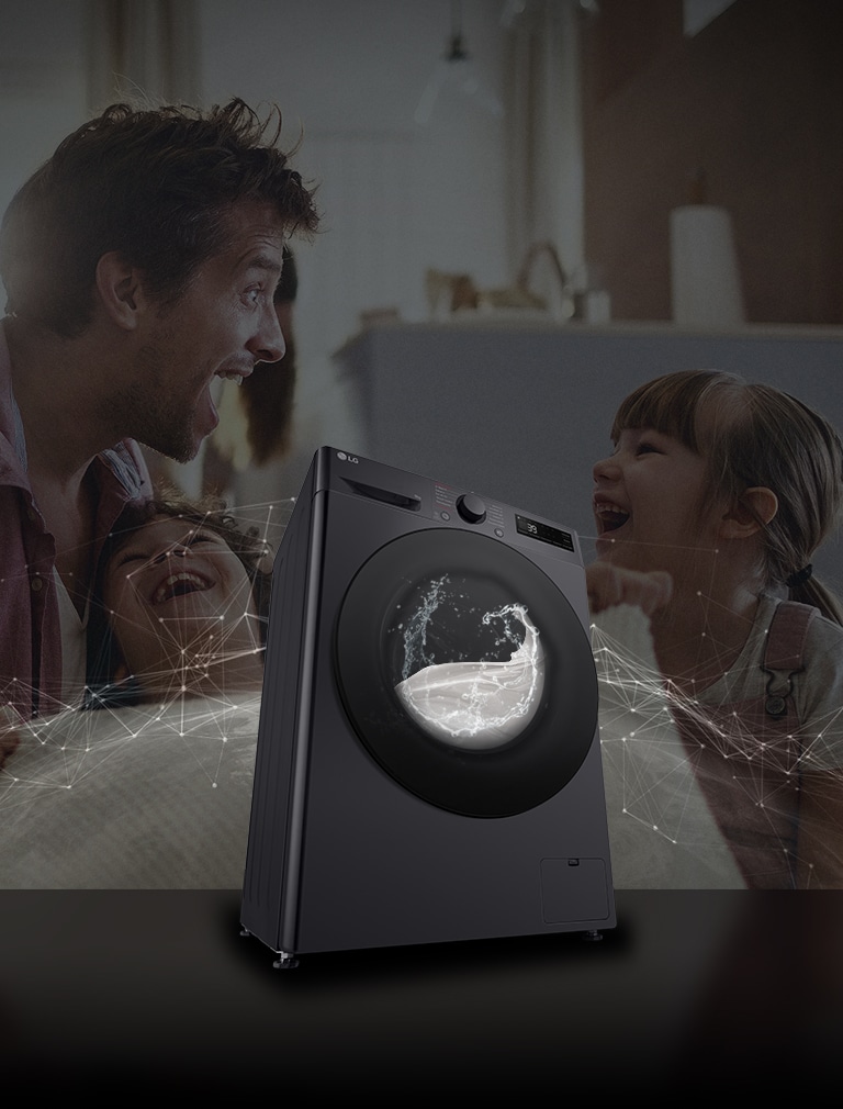Зображено пральну машину попереду фонового зображення бвтька та двох доньок, яким весело, в інтере'єрі приміщення