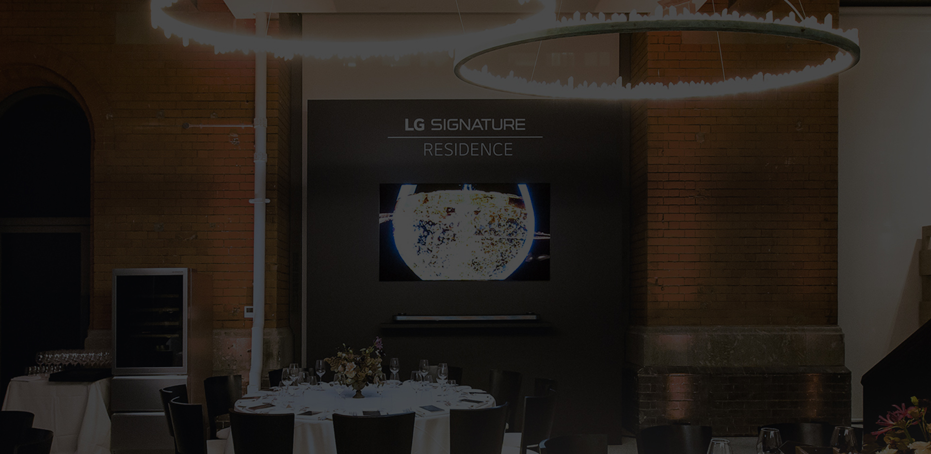 Overall scene of banquet hall for the premium event held in London of LG SIGNATURE.