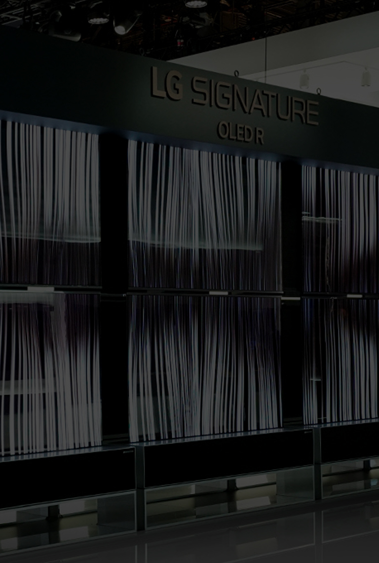 LG SIGNATURE Rollable TVs are being displayed and played at CES 2020.