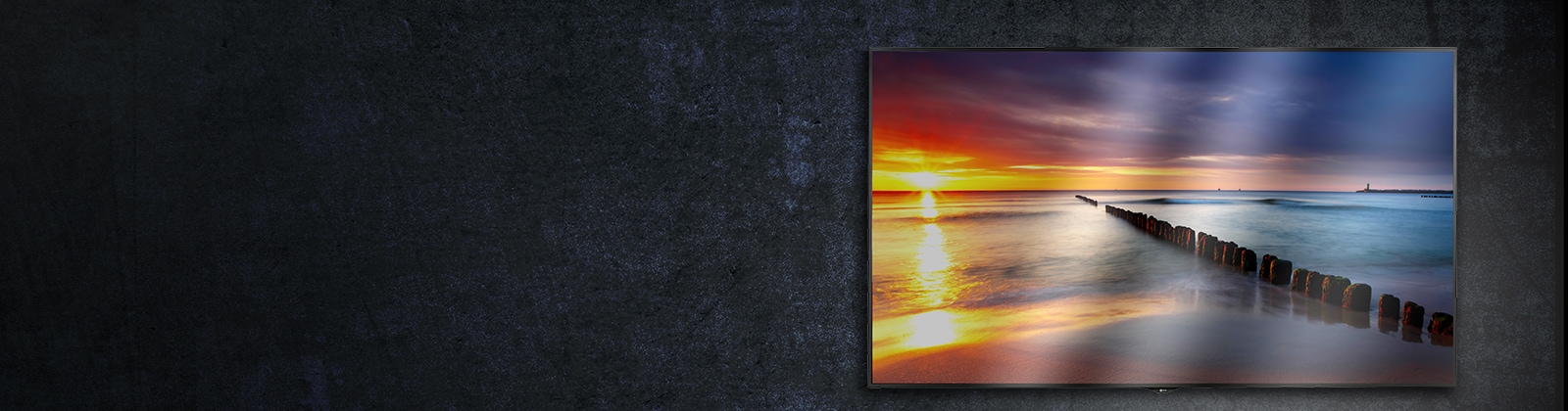 /us/business/commercial-display/digital-signage/discover/images/Hero.jpg
