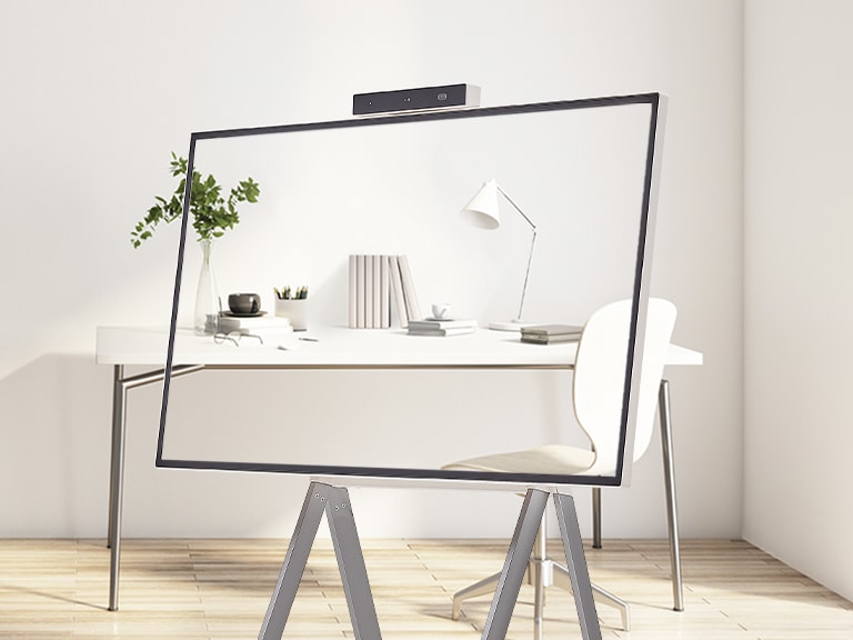 One:Quick Flex is placed in harmony with the beige background and the beige-toned interior.