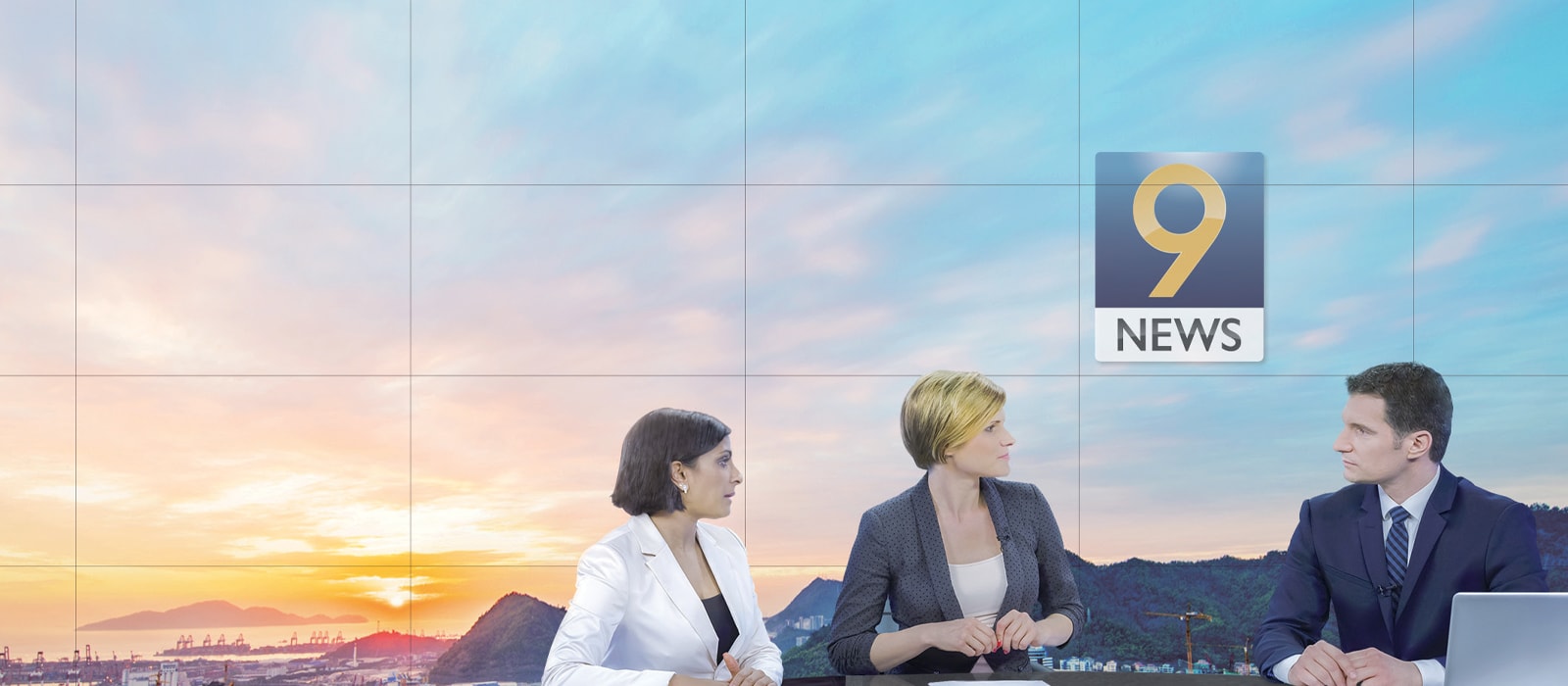 Ultra-Narrow 0.44mm Even Bezel for Clear, Beautiful Visuals