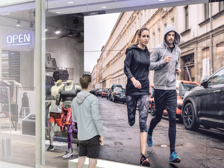 Incredible Immersion with Narrow Bezel