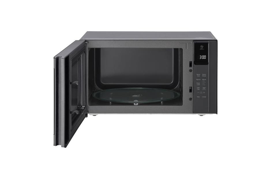 LG LMC1575ST: 1.5 cu. ft. NeoChef™ Countertop Microwave with Smart