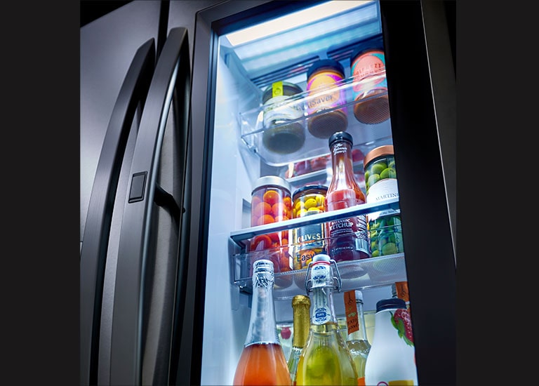 LG InstaView™ Door-in-Door Refrigerator with Craft Ice™ - Benefits of Craft  Ice™ 