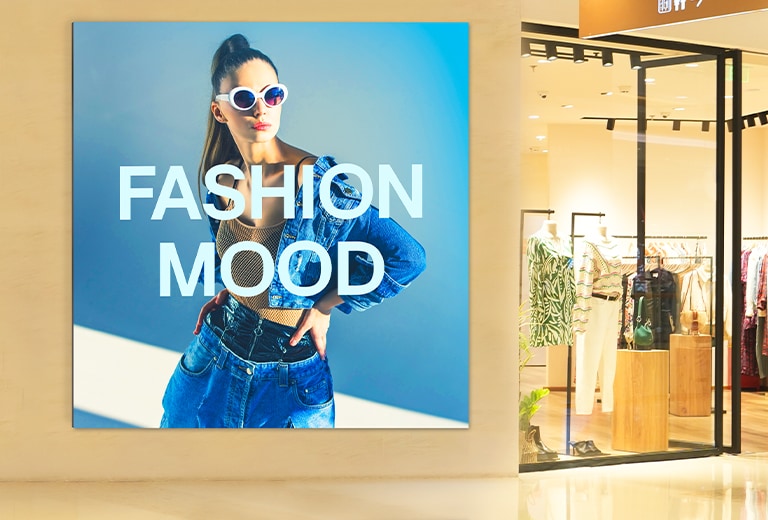 A large LED is installed on the wall of the shopping mall, displaying fashion advertisements vividly on the LED screen.