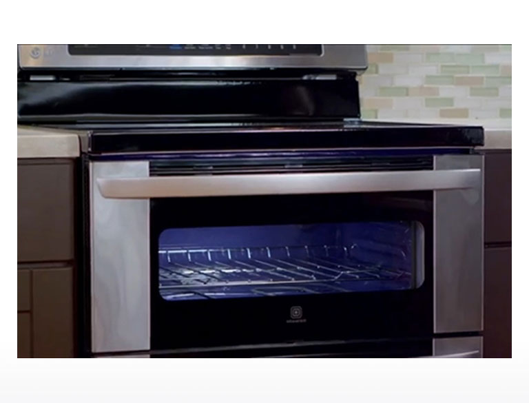 A Clean Oven in Just 10 Minutes4