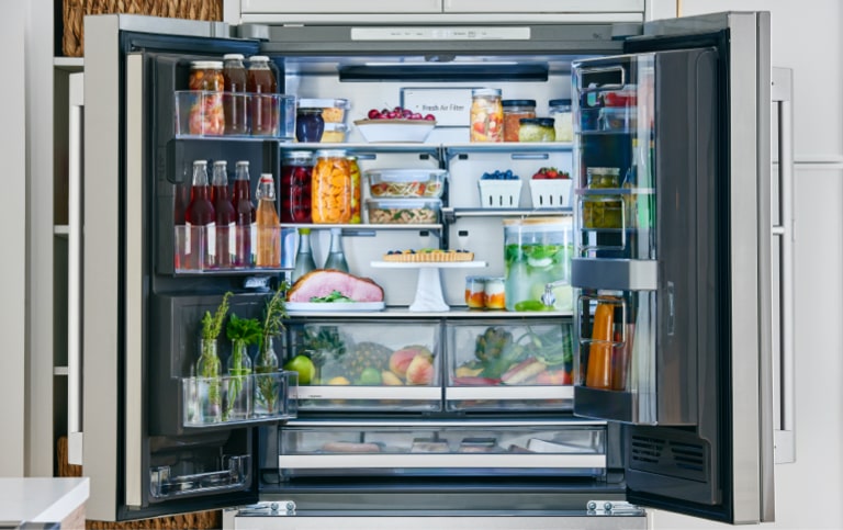Metal Panel Helps Keep Fridge Cold3