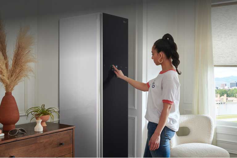 Tủ chăm sóc quần áo LG Styler™ 3 móc Màu than S3CW | LG VN