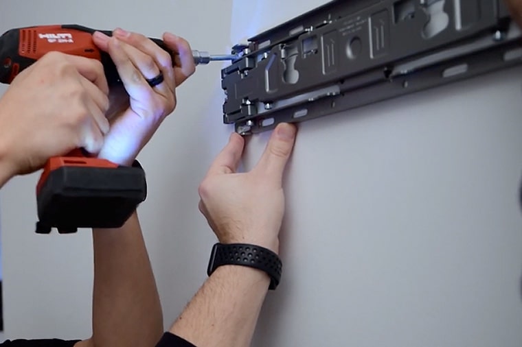 Как повесить lg oled tv на стену