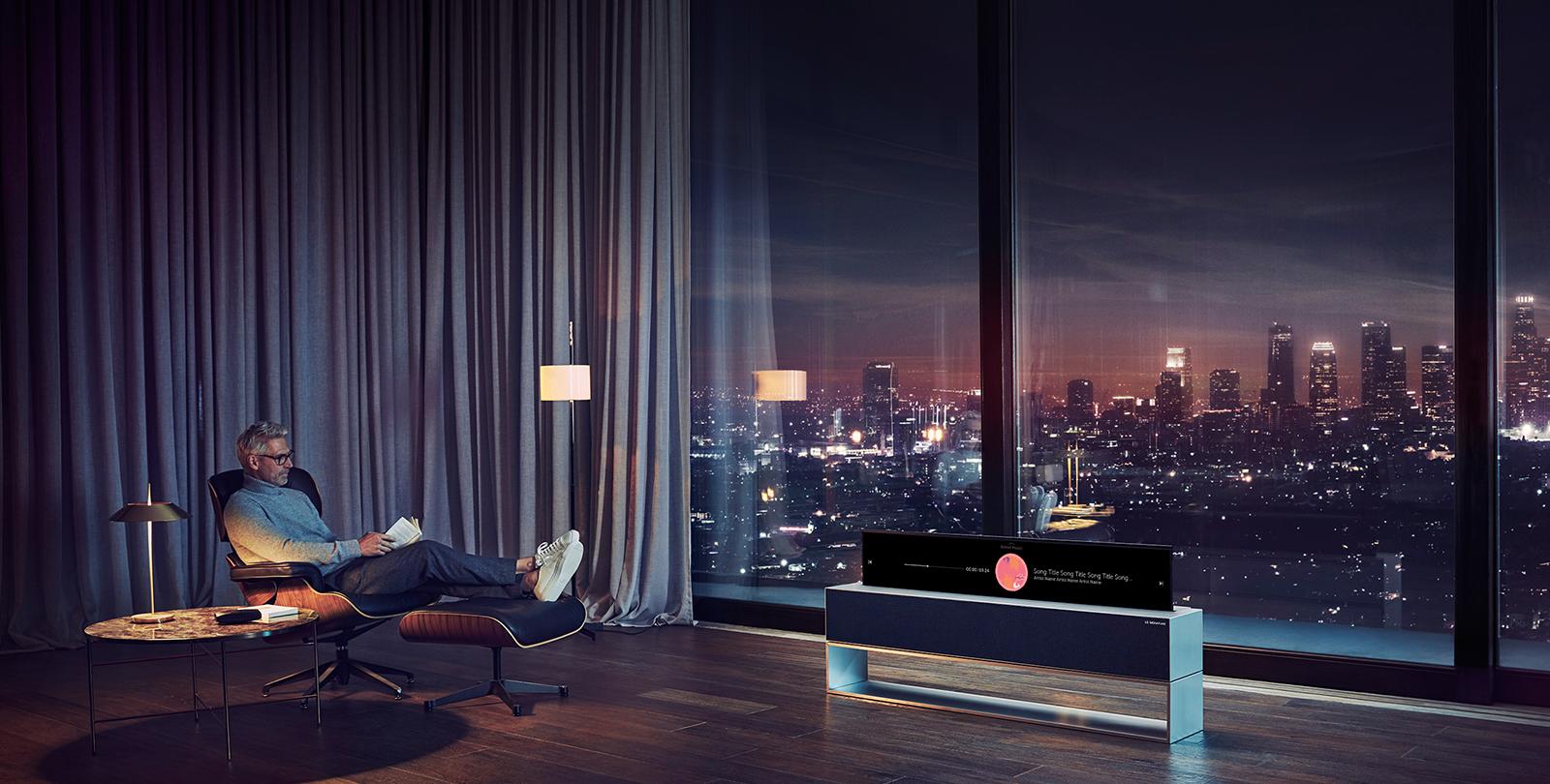 Maximize your living space with infinite possibilities. LG SIGNATURE OLED TV R redefines your space and offers the next level of lifestyle.