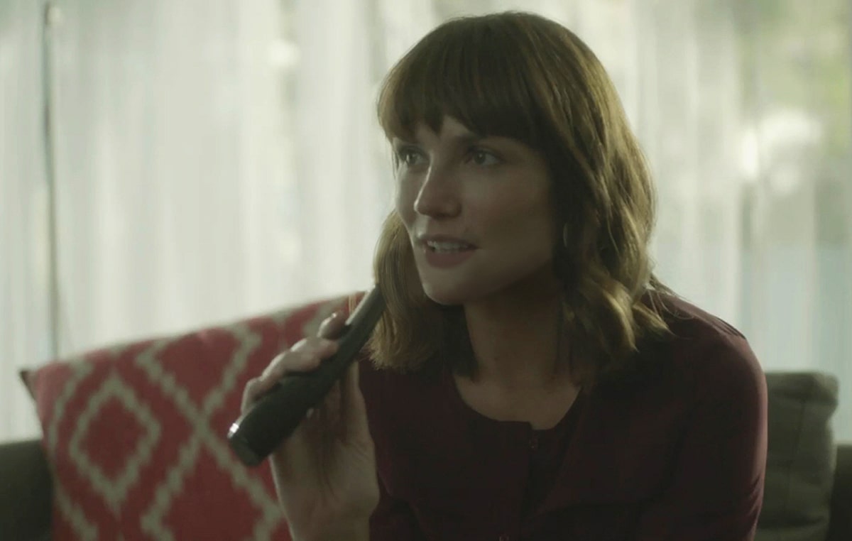 woman with LG ThinQ AI