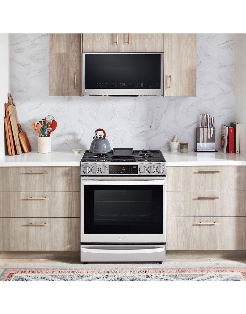 LG 1.7 cu. ft. Smart OvertheRange Convection Microwave with Air Fry