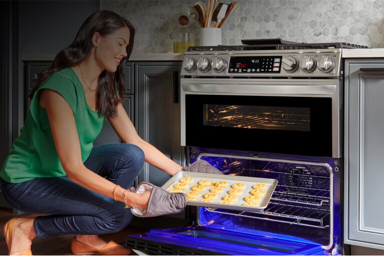 LG 6.9 cu. ft. Smart Gas Double Oven Slidein Range with InstaView