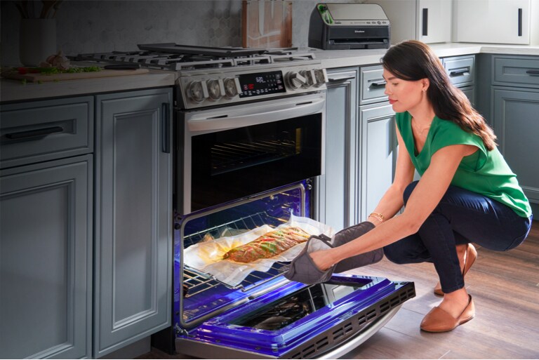 LG 6.9 cu. ft. Smart Gas Double Oven Slidein Range with InstaView