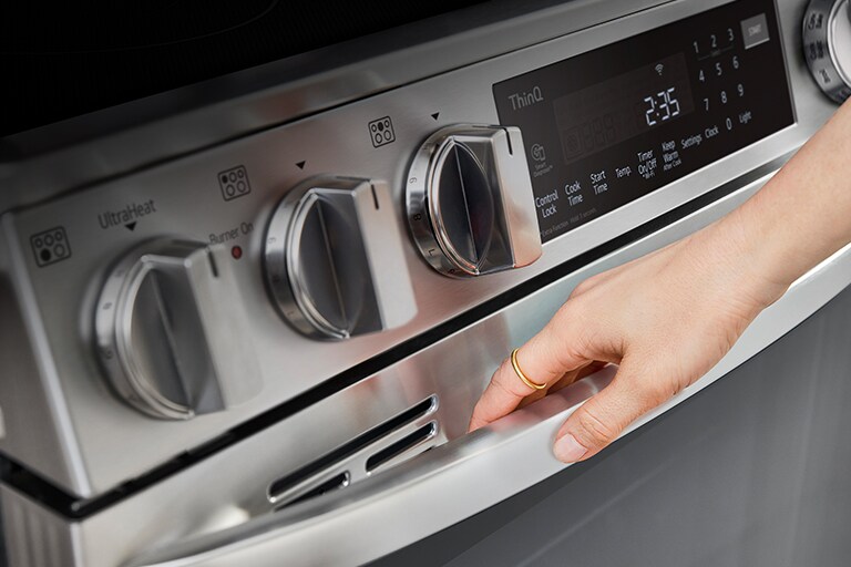 LG 6.3 cu. ft. Smart wifi Enabled ProBake® Convection InstaView® Dual