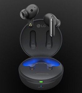 Wireless earbuds with self-cleaning UVnano case*