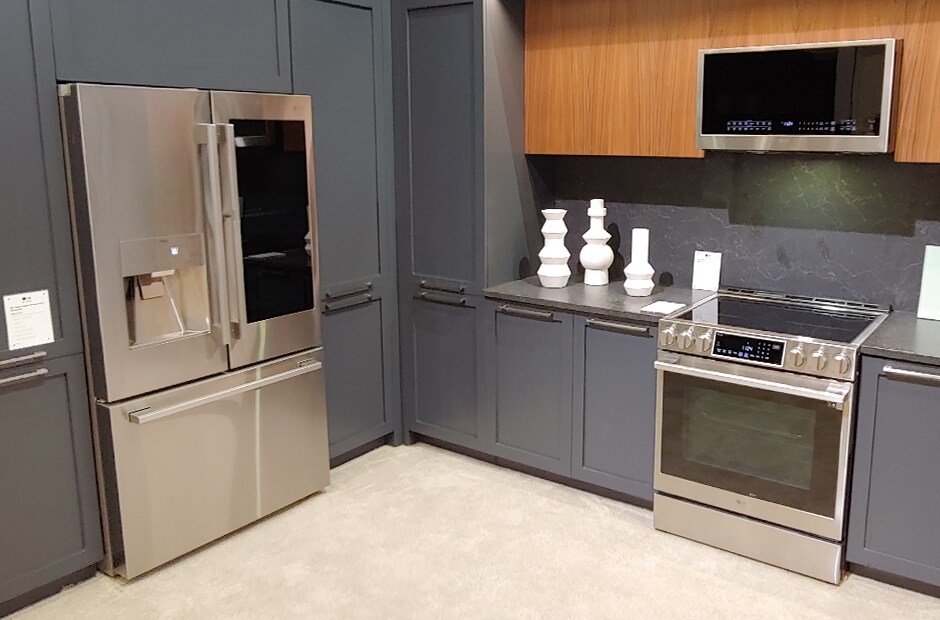 Experience the LG & Signature Kitchen Suite Booth at KBIS gallery 5