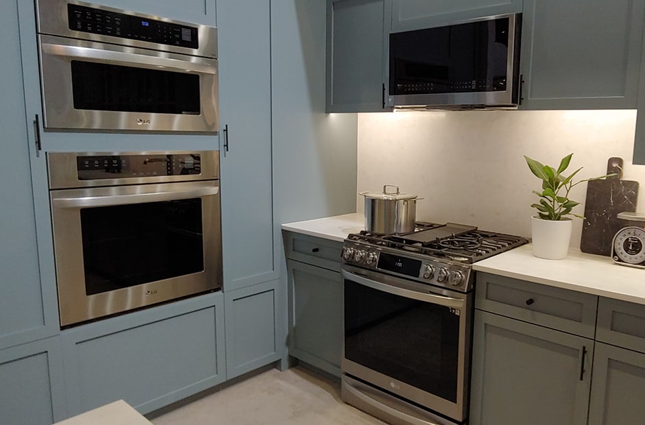 Experience the LG & Signature Kitchen Suite Booth at KBIS gallery 11