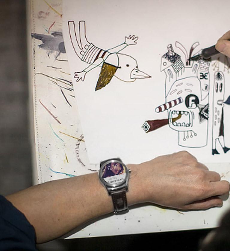 Image of person drawing while simultaneously using the LG Watch Urbane Silver