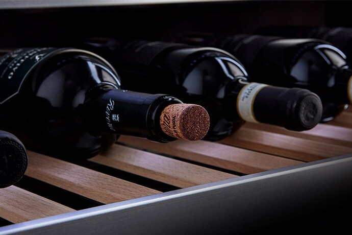 Wines are placed on the LG SIGNATURE Wine Cellar.