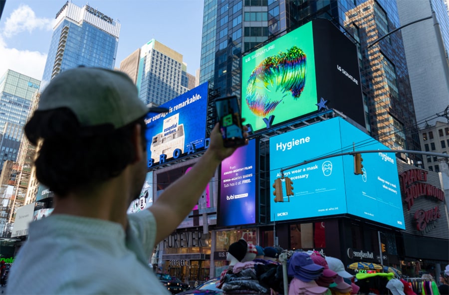 A picture of the LG SIGNATURE advertisement on the billboard of Times Square.