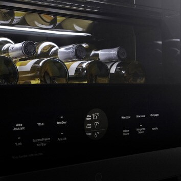 Straight-on image of the LG SIGNATURE Wine Cellar showing the glass front. (Image that appears when you hover the mouse over it)