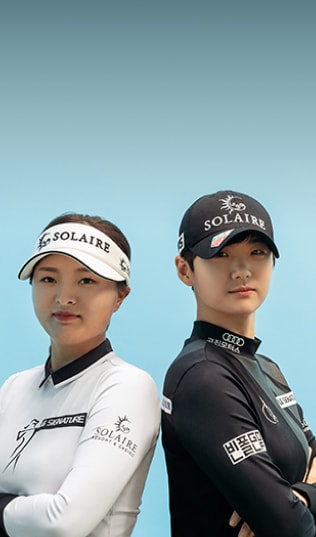 A black and white image of golfers Kin Young Ko and Sung Hyun Park stood back to back. (Image that appears when you hover the mouse over it)