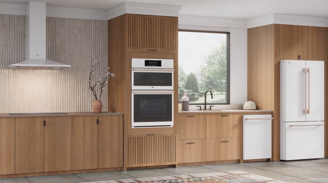The 'Vibe Setter' interface allows users to customize their kitchen design by selecting 'Finish' and 'Vibe' for LG Studio appliances.