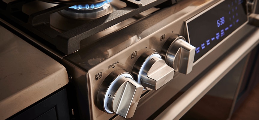 The sleek burner knobs illuminate for added convenience tout image
