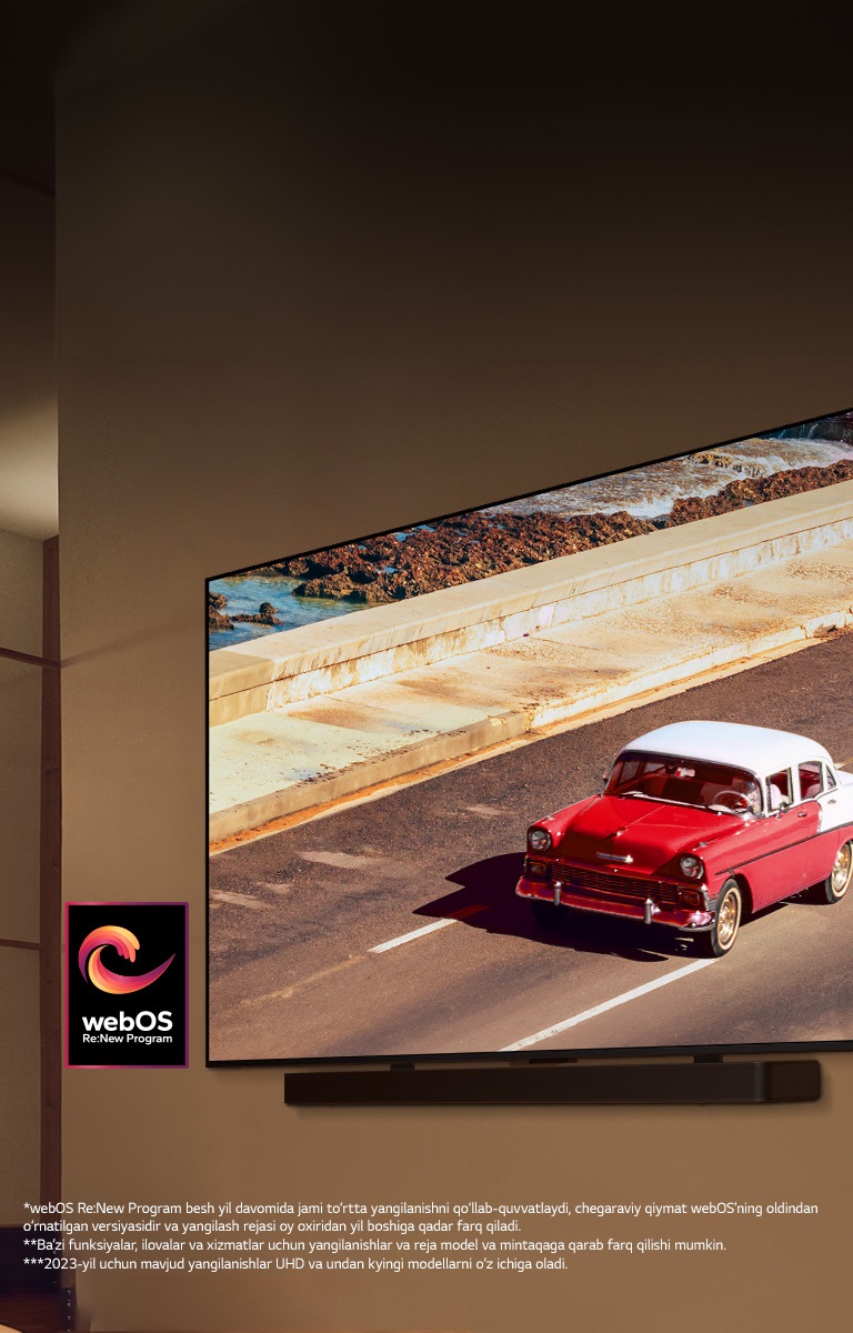 LG QNED TV va Soundbar yumshoq yoritilgan xonada devorga o‘rnatilgan. Televizorda ko‘chada ketayotgan qizil velosiped ko‘rsatilgan. "webOS Re:New Program" logotipi tasvirda mavjud. Javobgarliklarni rad etish quyidagicha o‘qiladi: “webOS Re:New Program besh yil davomida jami to‘rtta yangilanishni qo‘llab-quvvatlaydi, chegaraviy qiymat webOS’ning oldindan o‘rnatilgan versiyasidir va yangilash rejasi oy oxiridan yil boshiga qadar farq qiladi.” “Ba’zi funksiyalar, ilovalar va xizmatlar uchun yangilanishlar va reja model va mintaqaga qarab farq qilishi mumkin.”