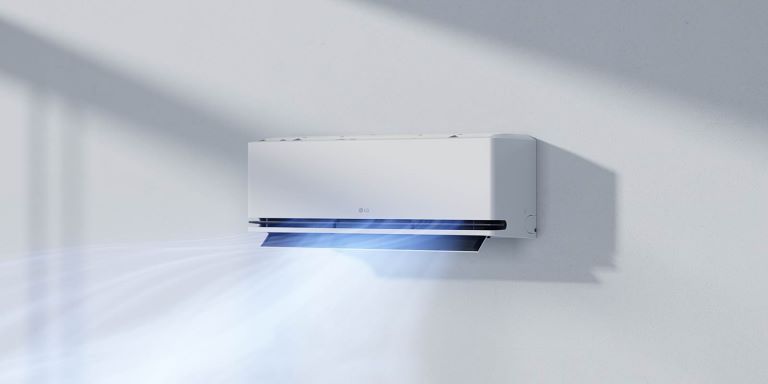 Нижняя лопасть закрывается, и только передняя лопасть выходит наружу с мягким ветром. Прохладный воздух располагается под комнатой и циркулирует по всему помещению.