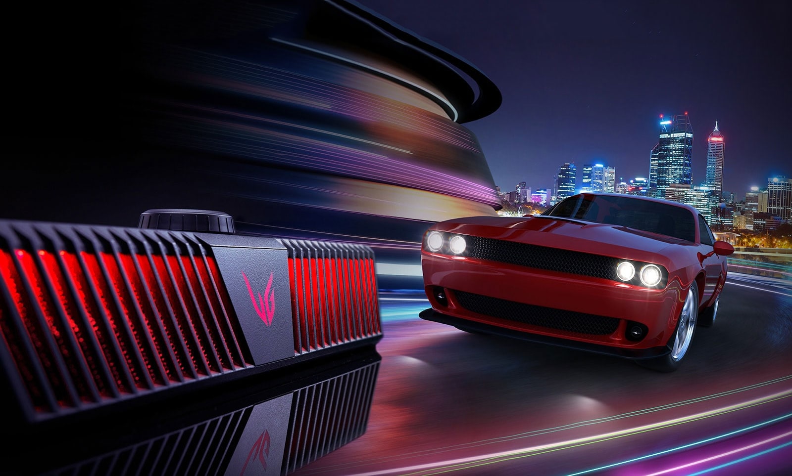 Chap tomonda – oʻyin ovozkuchaytirgichiining diagonal boʻylab koʻrinishi, orqada esa poyga mashinasi oʻtib ketmoqda.