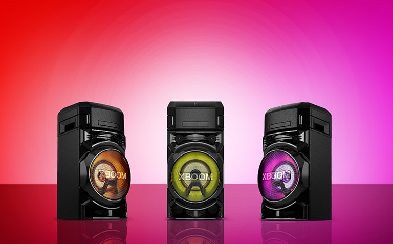 Rangdor fon chiroqlari bilan raqs sahnasini yondir