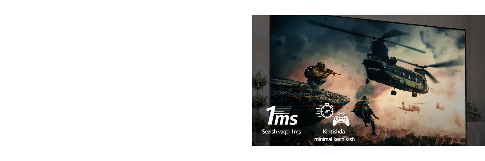 Televizor ekranida poygachilar rulini ushlagancha avtopoyga oʻynayotgan geymerning yirik miqyosdagi tasviri.