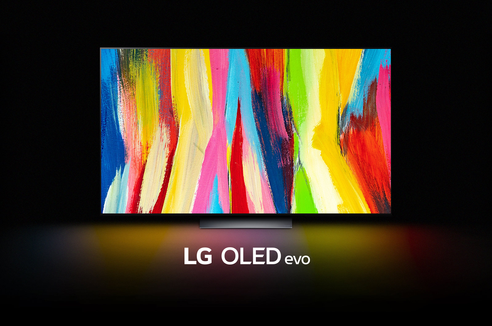 Displeyida vertikal chiziqlardan iborat rang-barang mavhum badiiy chizgi va ostida “LG OLED evo” yozuvi boʻlgan LG OLED C2 qorongʻi xonada turibdi.