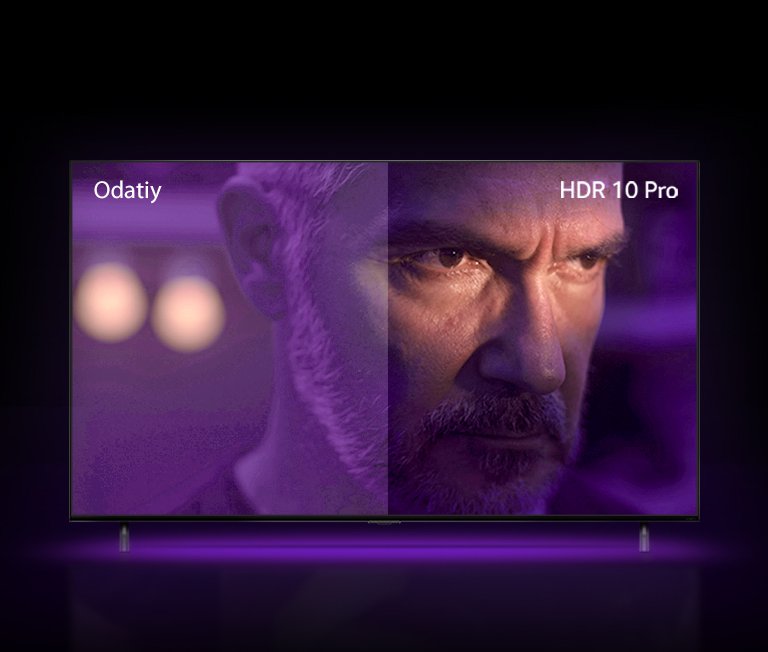 Jahllangan qiyofali erkak tashqariga qarab turibdi. Rasm ikki qismga boʻlingan. Rasmning chap qismi xira va undagi ranglar yorqin emasga, oʻng tomonida esa ranglar yorqin va koʻproqqa oʻxshaydi. Yuqori chap burchakka “odatiy”, yuqori oʻng burchakka esa “HDR 10 PRO” deb yozilgan. 