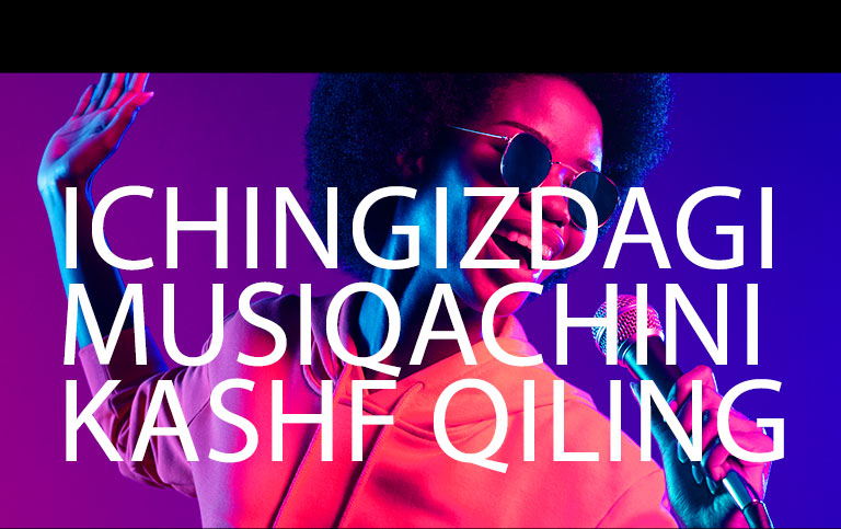 Ayol qo‘shiq kuylamoqda.